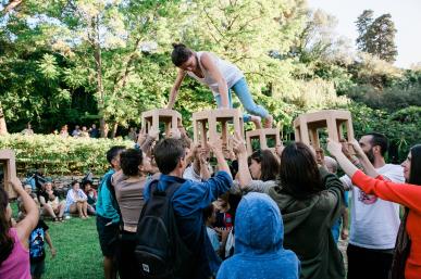 Compañía de circo "eia" - La Piedra de Madera